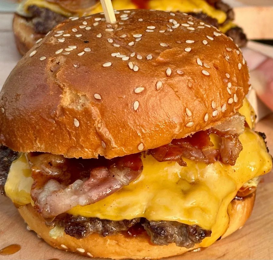 Cheddar king + salata/pommes